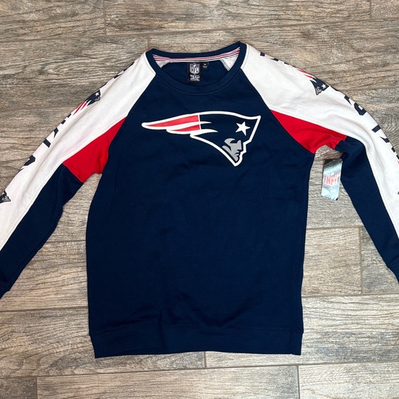 NWT NFL Patriots Crewneck Sweatshirt Navy, Red, White - Picture 1 of 8